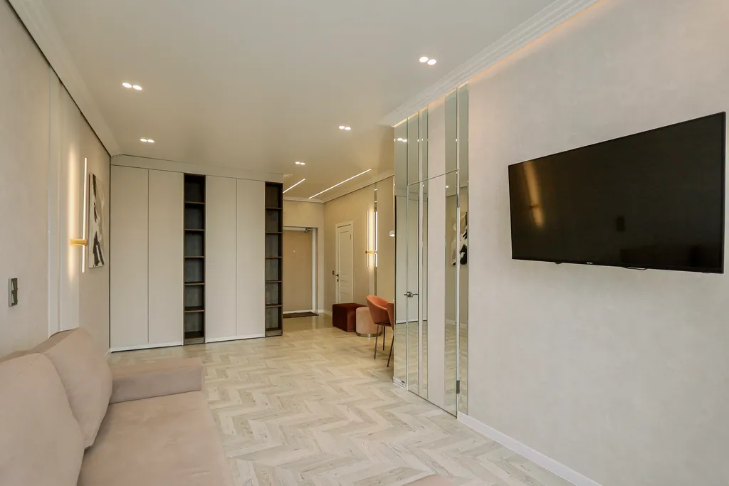 Апартаменты с видом на пруд и историческую часть города