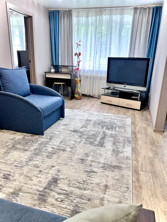 Двухкомнатная квартира на набережной в центре города