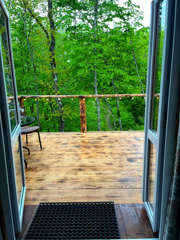 Уютный домик на опушке леса