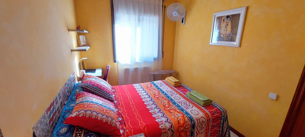 Чистая, уютная и светлая комната для двоих в центре