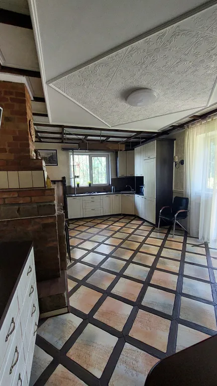 Дом с шикарной беседкой на озере