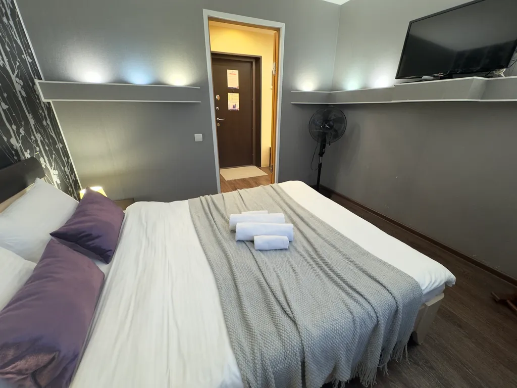 Люксовая двухкомнатная с авторским освещением