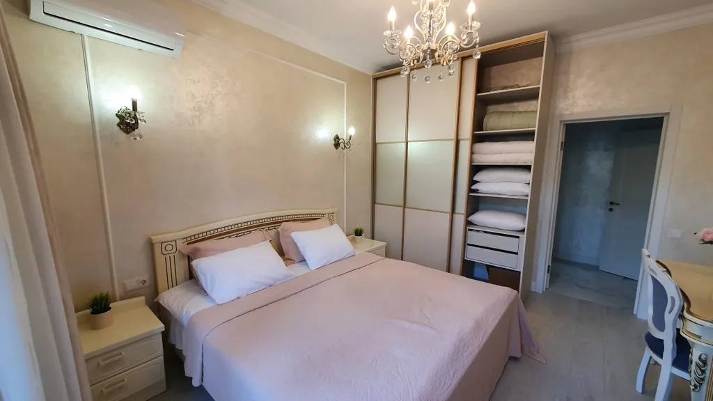 Квартира с видом на горы в 600 метрах от моря по тенистой аллее из сосен