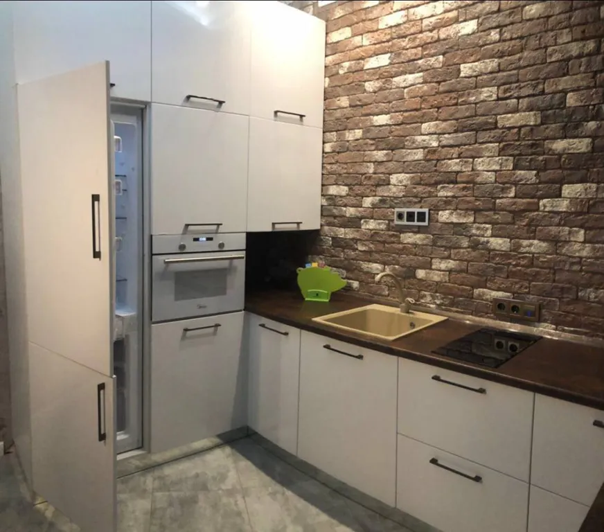 Студия с дизайнерским ремонтом