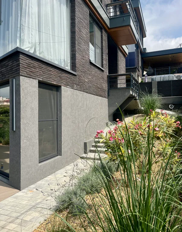 Новый стильный дом с видом на море