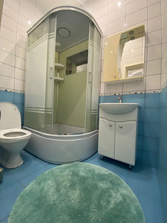 Трёхэтажный дом на берегу Волги