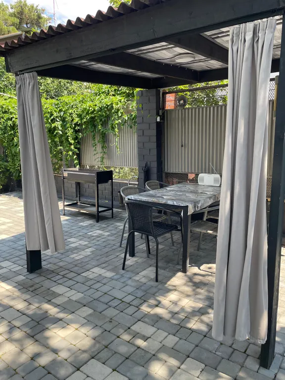 Дом в центре с бассейном и своя территория без посторонних