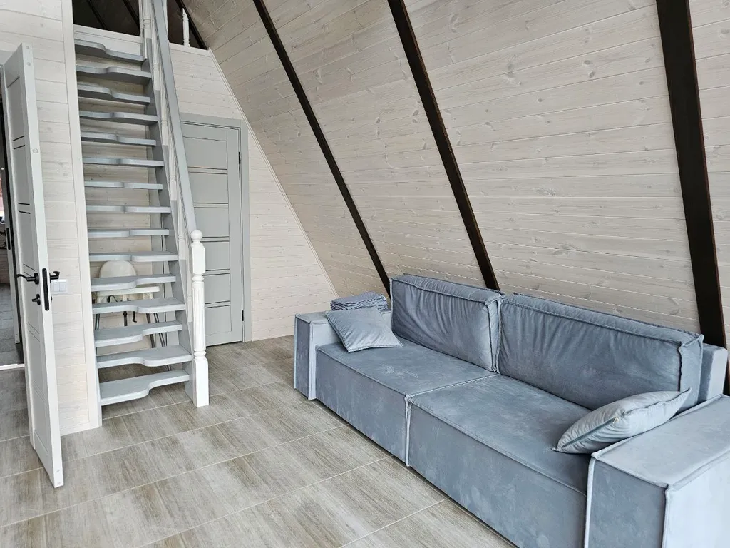 Шестиместный коттедж с изолированным участком 10 соток №2