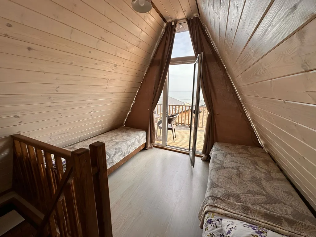 Коттедж 2-этажный с креслом качалкой