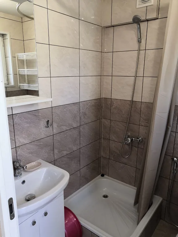 Коттедж Уютный гостевой домик в живописном дворе с отдельным входом — Горбатовка