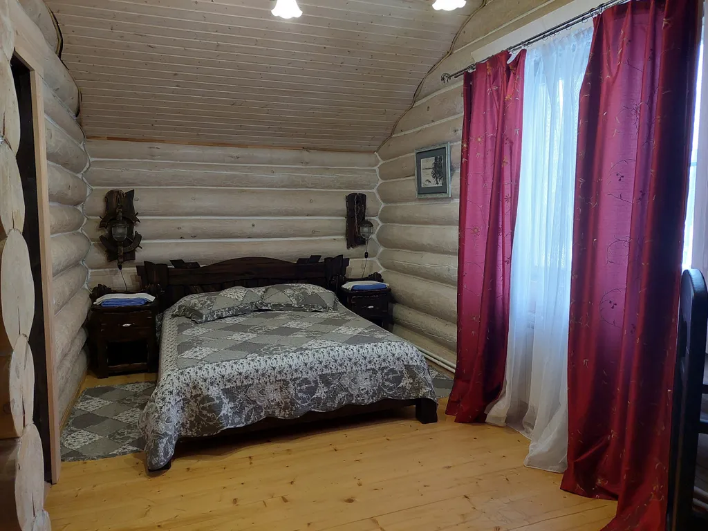 Уютный двухэтажный дом из бруса с видом на Валдайское озеро