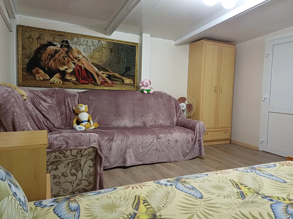 Домик со своей кухней и беседкой