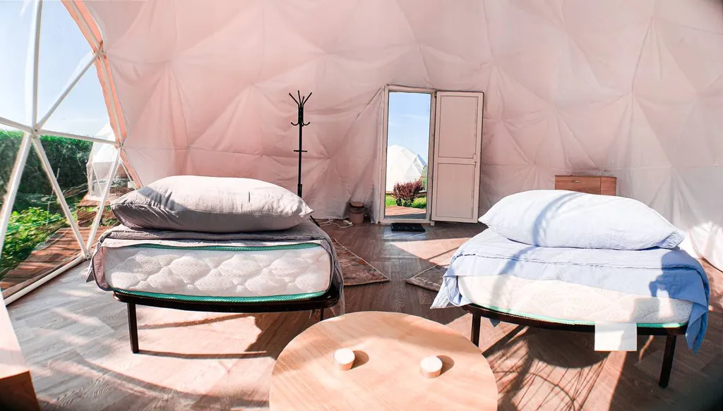 Уютный купол на острове Кунашир