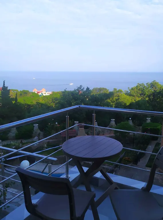 Дизайнерский апартамент с видом на море