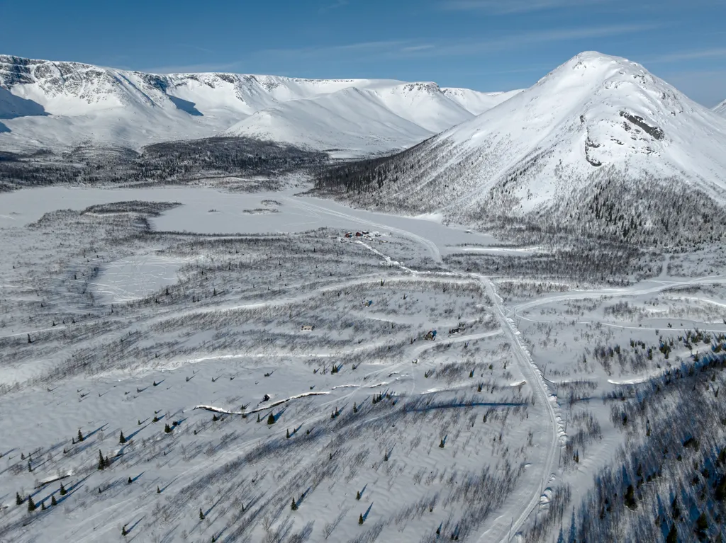 Коттедж «Хибины» с видом на горы и просторной верандой