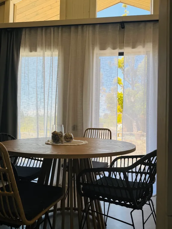 Дом в Абхазии у Черного моря (Му с цветами)