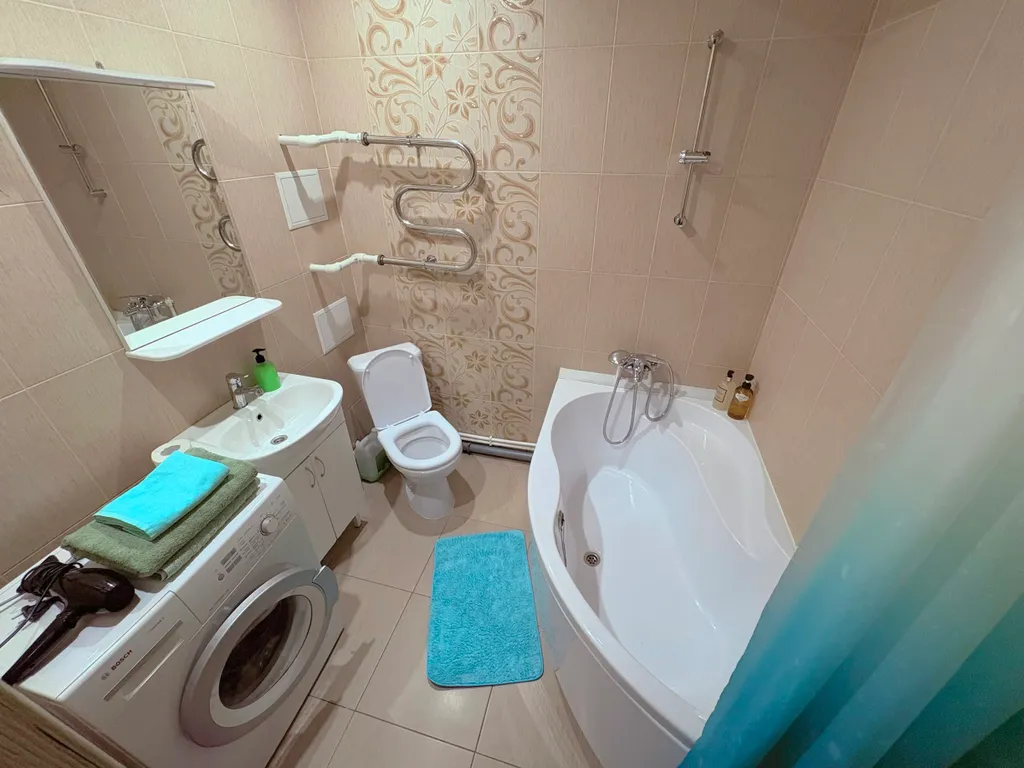 Green Apartment с ванной и большим ТВ