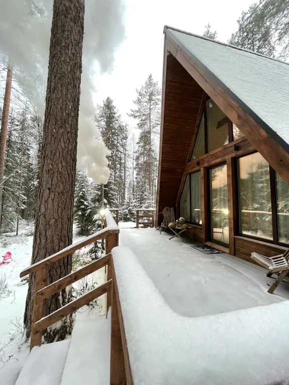 Коттедж Дом А-frame в хвойном лесу — Половина