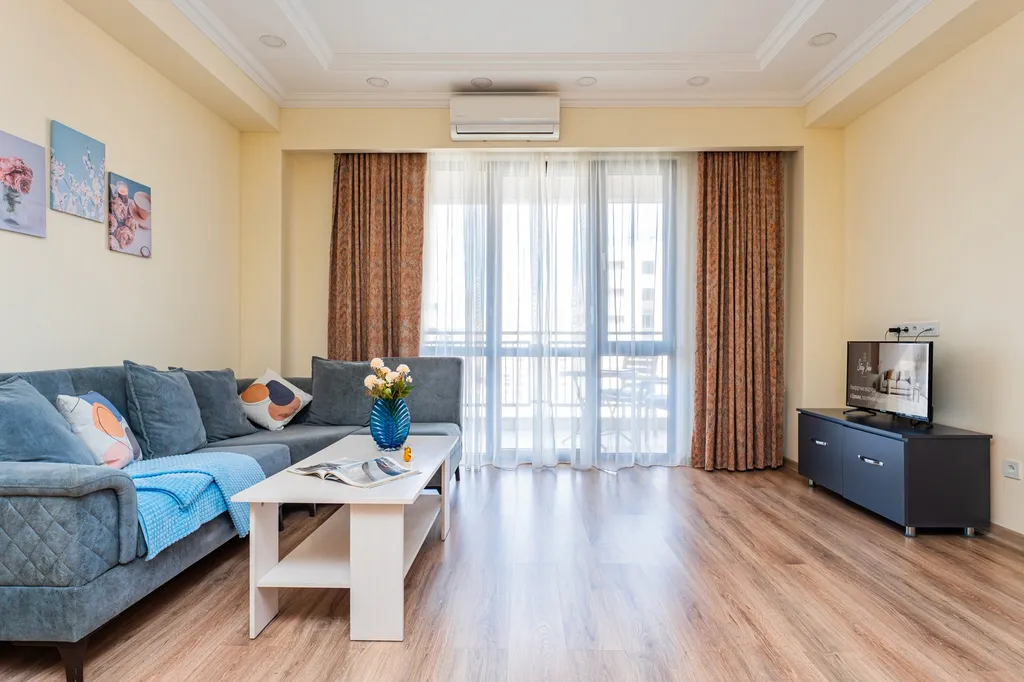 Квартира с витражными окнами в центре