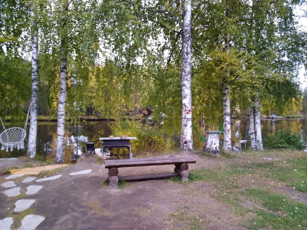 Дом на берегу реки в живописном месте, рядом озеро Сямозеро