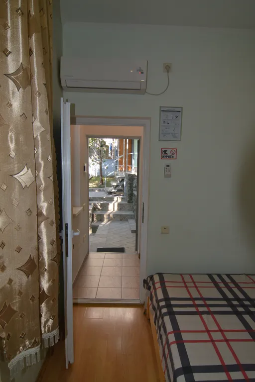 Коттедж Часть дома в парковой зоне города — Ялта