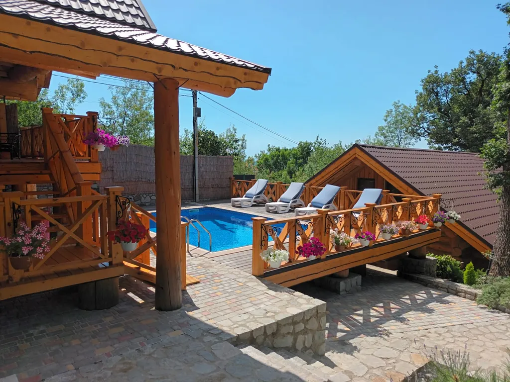 Дом - сруб с видом на море