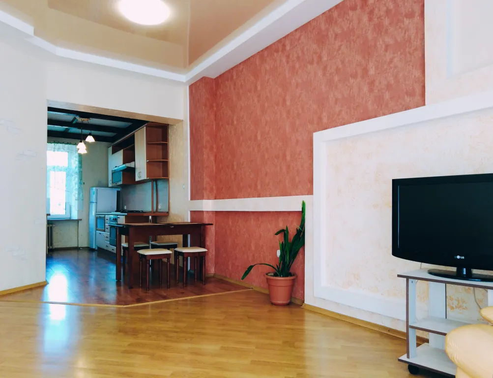 Квартира Квартира 3-комнатная сталинка с большой ванной рядом с набережной — Ярославль