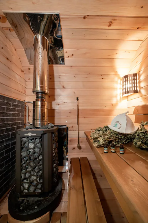 Уютный дом около реки Мана с баней