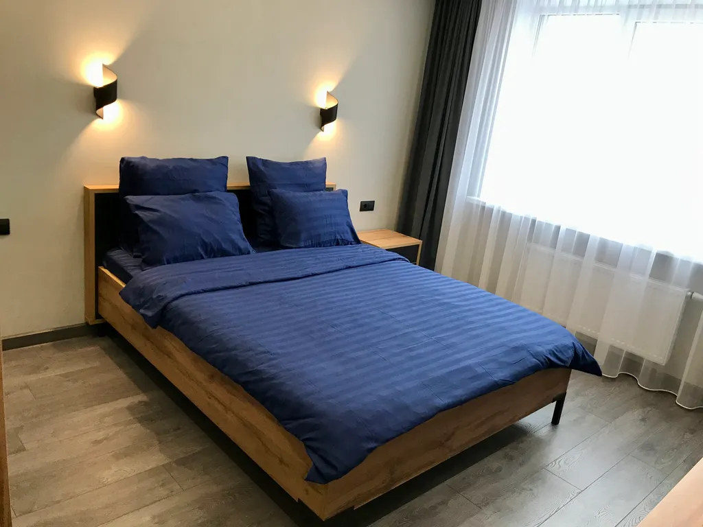 Евродвушка бизнес-класса с красивым видом на поля и шоссе