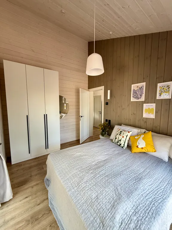 Семейный дом с панорамной сауной и камином