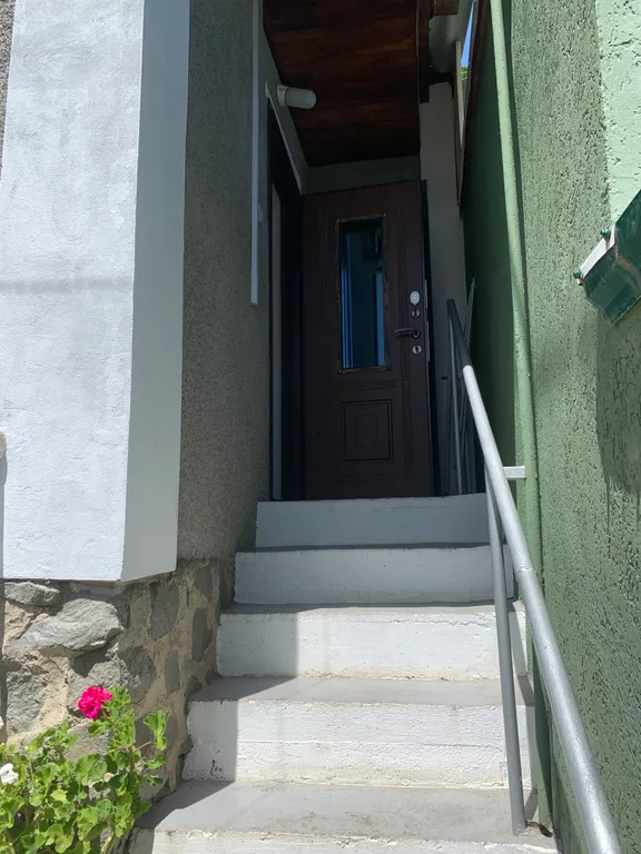 Уютный дом у моря со своим двориком и мангалом