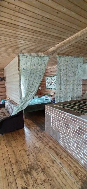 Дом у лесного озера