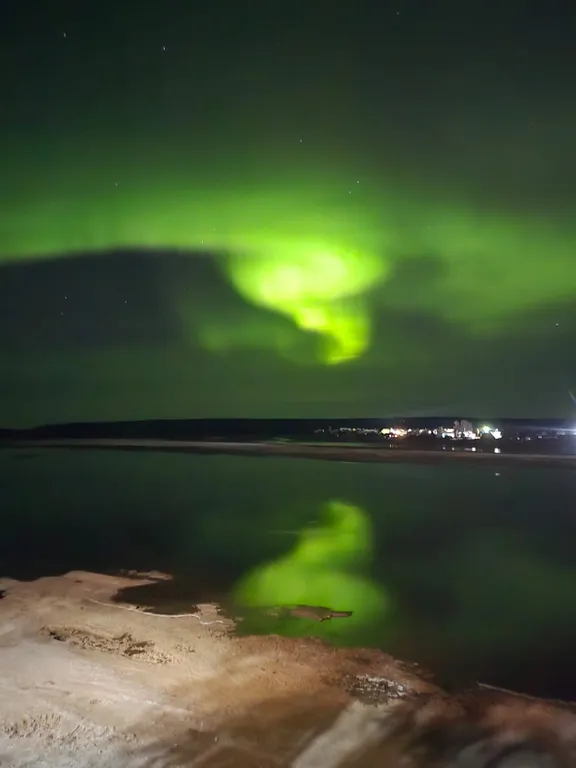 Уютный чистый дом с верандой на берегу реки Варзуга