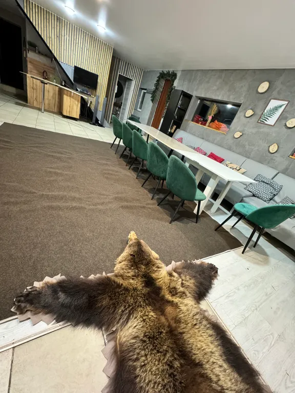 Большой дом в лесу