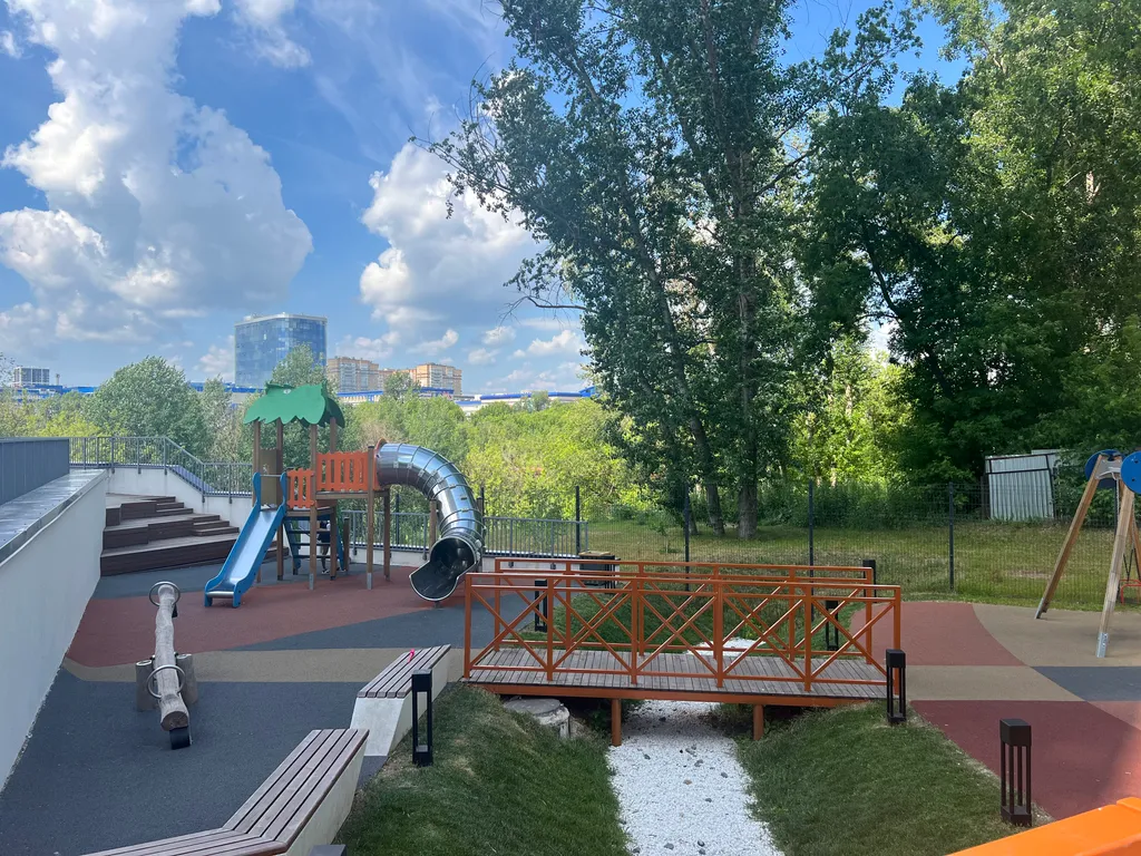 Новая уютная евродвушка с шикарным видом на город и пруд