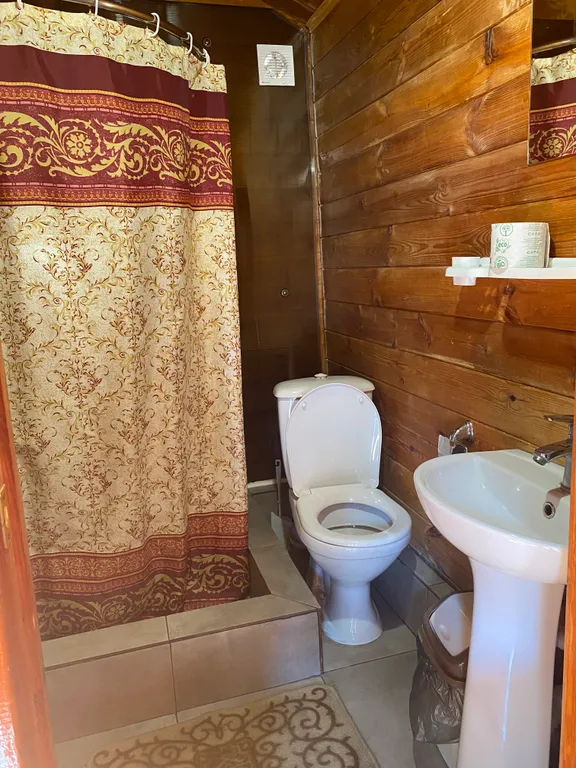 Коттедж у водопада