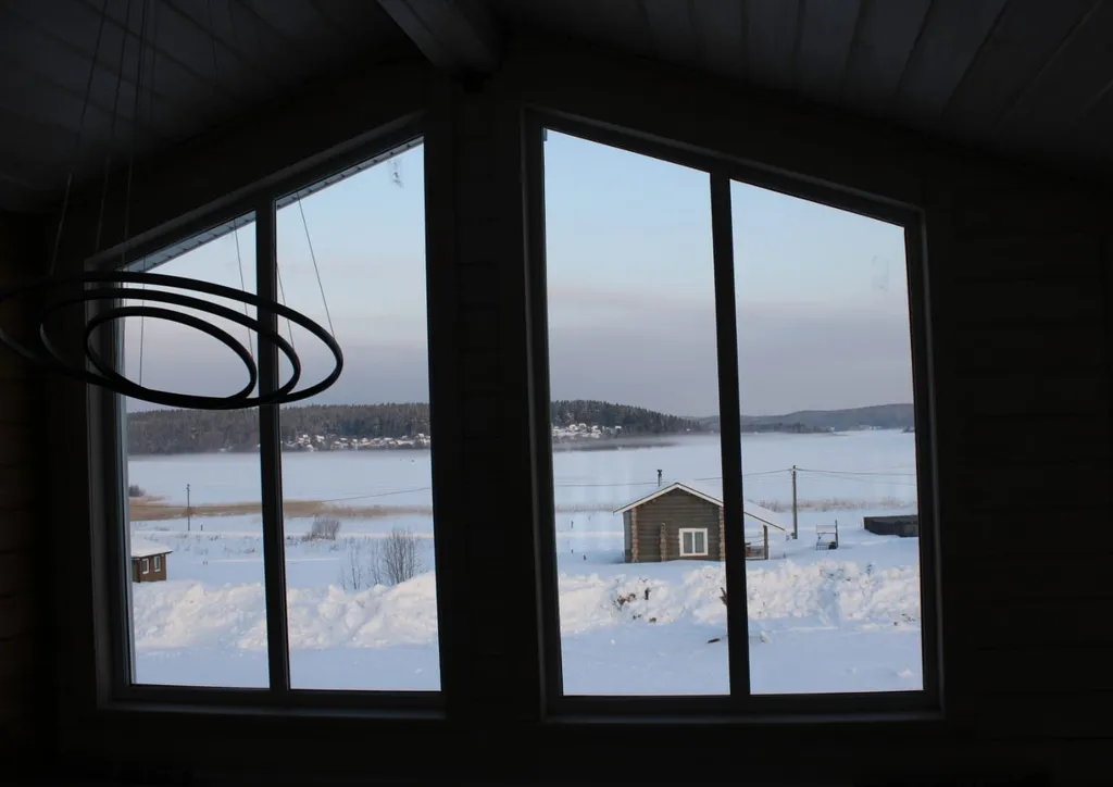 Большой дом с видом на озеро, 3 спальнями, сауной и детской площадкой