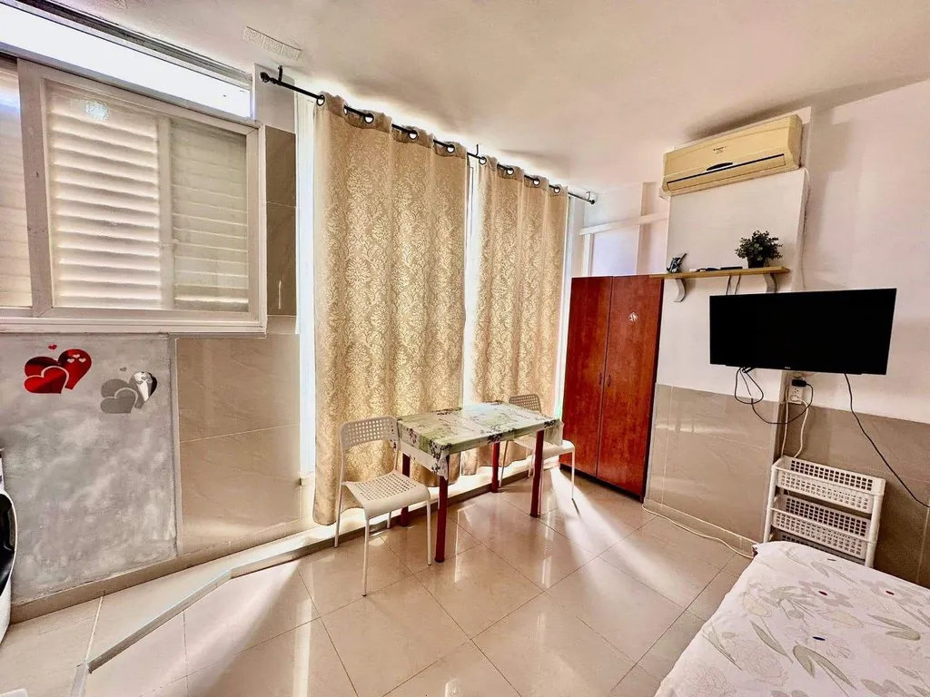 Небольшая новая студия в бат яме 150 мет от моря, очень тихая светлая