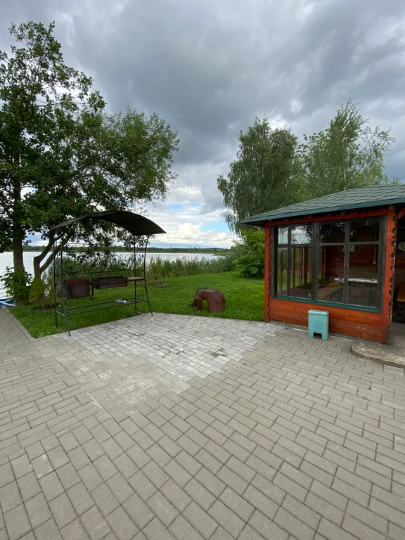 Усадьба Новятка на берегу озера