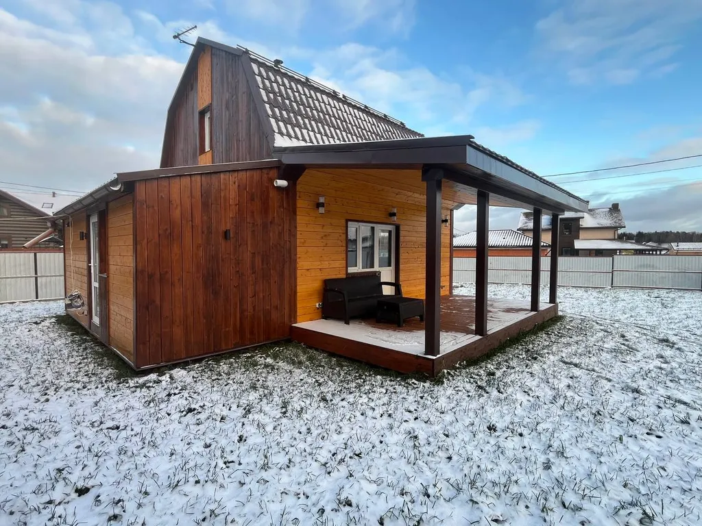 Уютный дом у леса