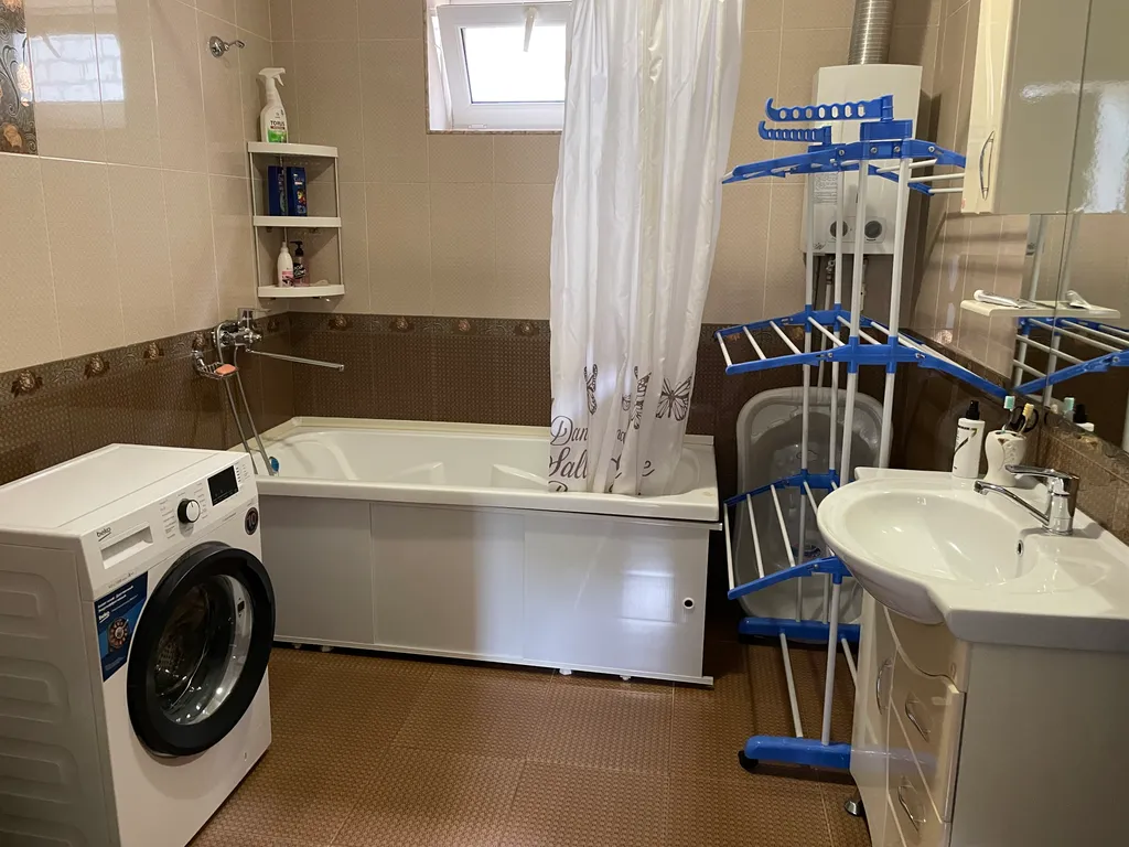 Дом со двором в центре города, все есть рядом и до моря не далёко