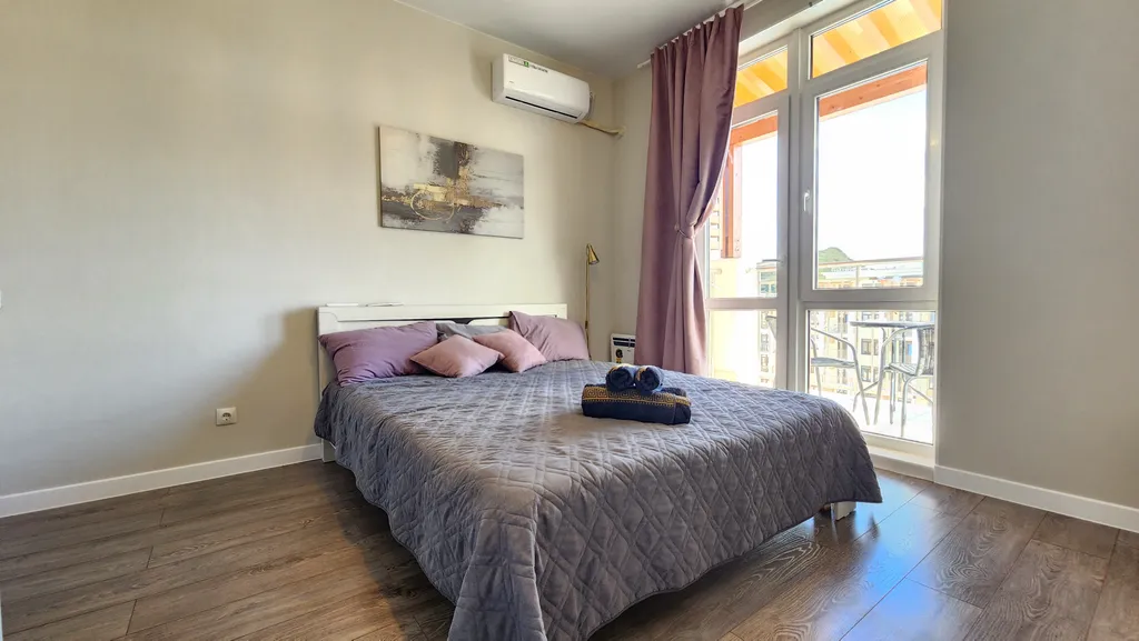 Шикарная студия с видом на бассеин