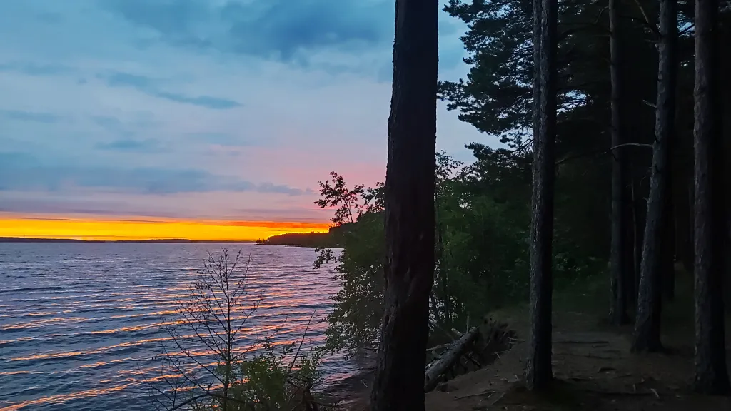 Коттедж Новый дом у озера с бесплатным бильярдом, рядом с турбазой Чайка — Ланино