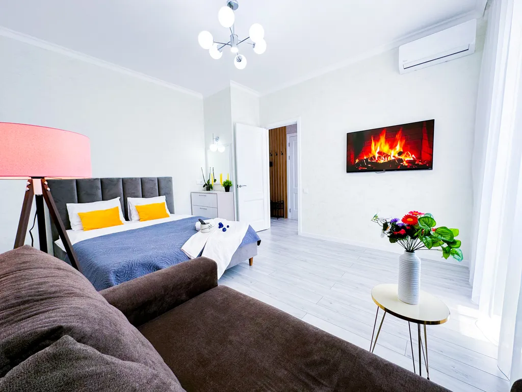 Рядом с Хан шатыр. Центр города Астана