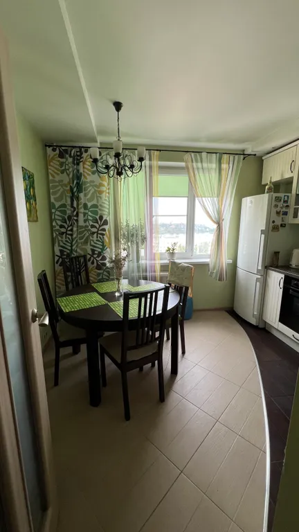 Видовая двухкомнатная квартира в зеленом районе города