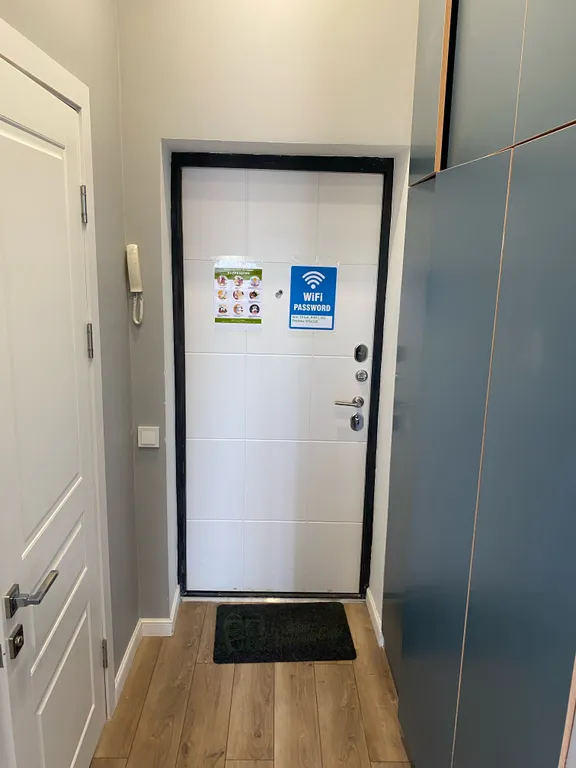 Современная красивая и яркая квартира