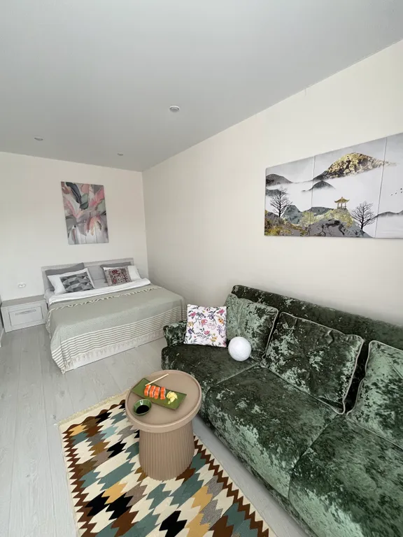 Квартира Квартира с новым ремонтом на первом этаже окна выходят на парковку — Элиста