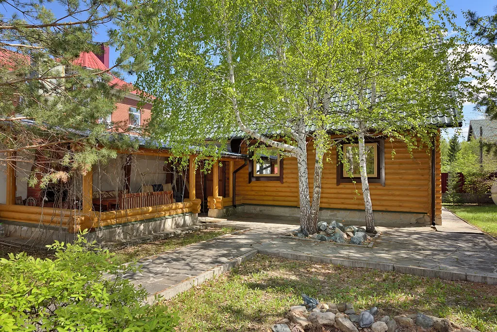 Деревянный большой дом для компаний и семей