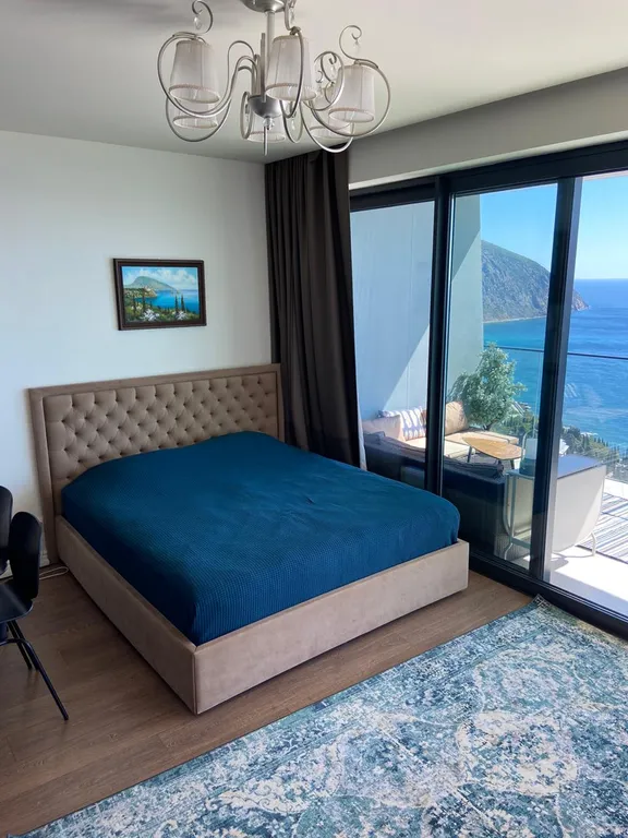 Апартамент в элитном ЖК с прямым панорамным видом на море и бассейном