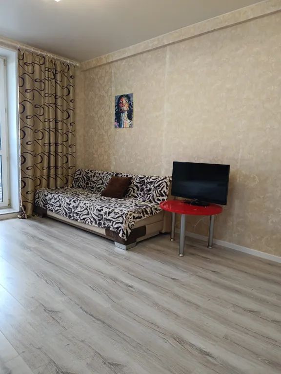 Уютная студия в парковом с панорамным балконом и свежим ремонтом